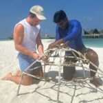 Jonathan Bailey Instagram - Replanting coral in the Indian Ocean. With hero Shameem. SUPREME. More 🪸= more 🐠 + 🐢 + 🐡+ 🦈 + 🥰 💙 @joalimaldives JOALI Maldives
