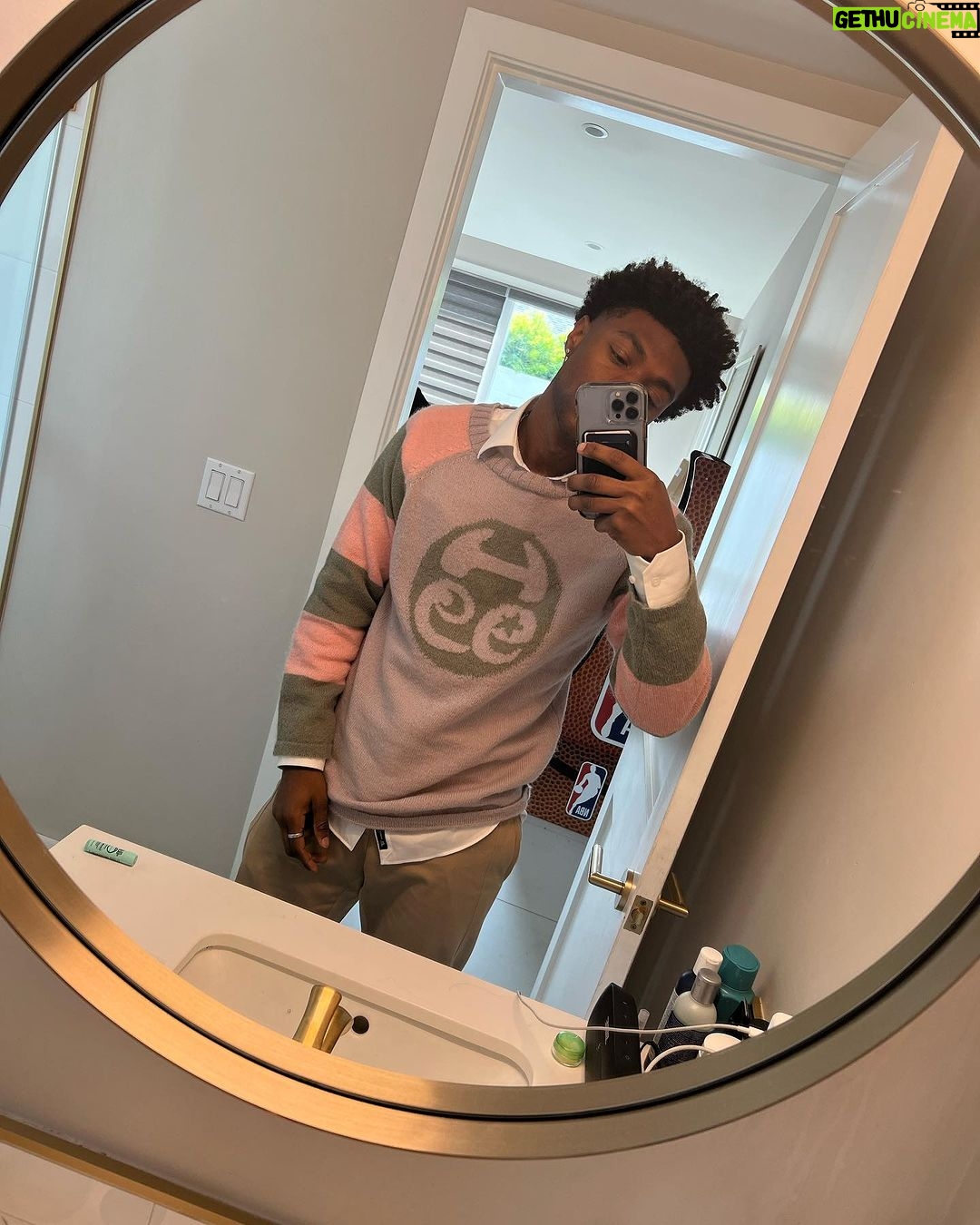 Jonathan Daviss Instagram - The fits starts at the fittings 👕