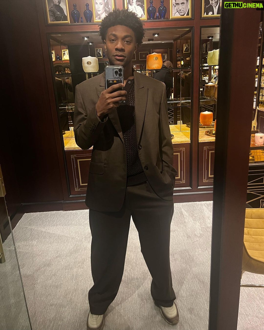 Jonathan Daviss Instagram - The fits starts at the fittings 👕
