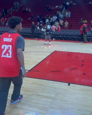 Jonathan Daviss Instagram - HTown you were too kind. Shout to my @houstonrockets for hooking us up with an awesome night. The boys balled out🏀