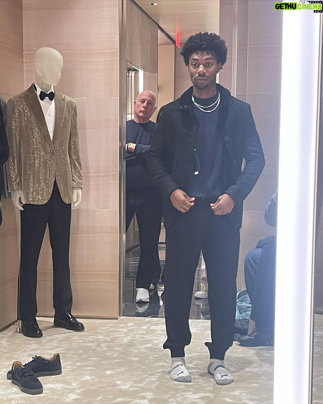 Jonathan Daviss Instagram - The fits starts at the fittings 👕