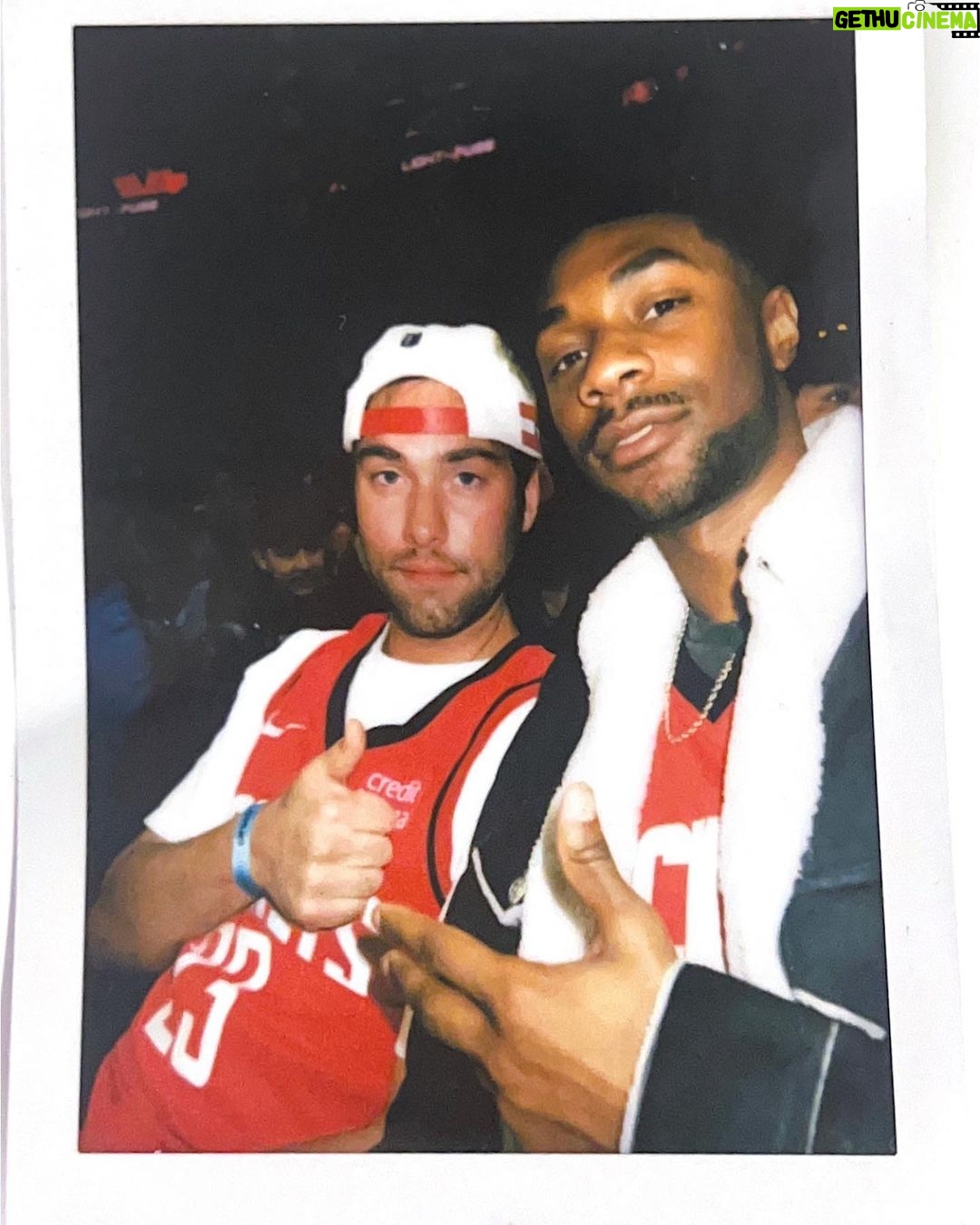 Jonathan Daviss - 1 Million Likes - HTown you were too kind. Shout to my @houstonrockets for hooking us up with an awesome night. The boys balled out🏀