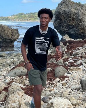 Jonathan Daviss Instagram - Blessed to have made another trip around the sun. Thank you everyone for the birthday wishes. Here’s to double deuces 2️⃣2️⃣ ✌🏾

📸: @elameeeee
