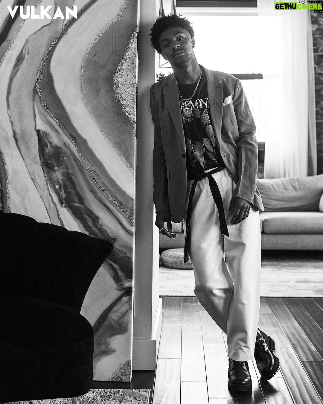 Jonathan Daviss - 594.1K Likes - Black and White
@VULKANmag
Photography HIGGSY @higgsy_photography
Styling CHRISTINA PACELLI @christinajpacelli
Styling Assistant ANGIE LEE @xangielee
Grooming DANNI KATZ @dannidoesit using Dior
Interview ALEXANDRA BONNET @alexbonnetwrites
Location ZEVARRA LOFTS @zevarralofts
Production @bellomediagroup x @maisonpriveepr_la x @alexbonnetwrites X @lindsaymaguire