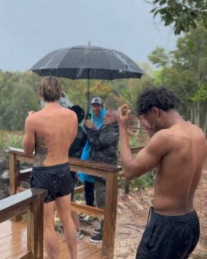 Jonathan Daviss Instagram - Rainy trip to the Bahamas 🇧🇸 @armanibeauty