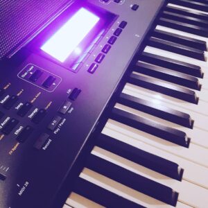 Jonghyun Instagram - 노래를 쓰자 듣기좋은걸 만들고 내용있는 이야기를 다루자 쫌만 기다료바~~~~