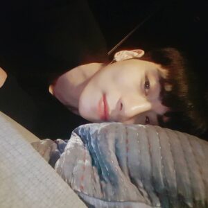 Jonghyun Instagram - 어떻게 지내? 나는 집에서 친구들이랑 모였어  2:34 듣고싶어 취기가 올라오네요 잘자요