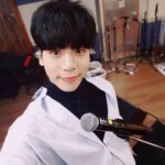 Jonghyun Instagram – 십분후에 라이브 방송 할거지롱