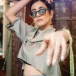Jonita Gandhi Instagram – ⚠️ highly addictive ⚠️

Photos @themediatronic
Styled by @akankshakawediastyle 
Outfit @scribbologythelabel
Jewellery @equiivalence Vit Chennai Campus