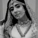 Jonita Gandhi Instagram - It’s never so simple… ✨🌺