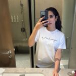 Jonita Gandhi Instagram – Want this tee? Yours will come ironed don’t worry 😉 

Link is in bio. Or come to one of my concerts and you may just catch one 🫴🏼