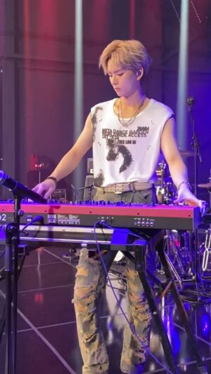 Jooyeon Instagram - Xdinary Heroes <Deadlock> LIVE CLIP 
📹Behind The Scenes

#XdinaryHeroes #엑스디너리히어로즈
#건일 #Gunil
#Ode
#JunHan
#Deadlock #FreakinBad
#WE_ARE_ALL_HEROES