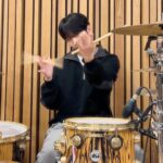 Jooyeon Instagram - How we communicate with our drummer🥁 #XdinaryHeroes #엑스디너리히어로즈 #건일 #Gunil #정수 #Jungsu #Ode #주연 #Jooyeon #WE_ARE_ALL_HEROES