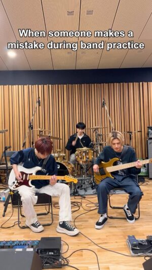 Jooyeon Instagram - POV: When someone makes a mistake during band practice🤔

#XdinaryHeroes #엑스디너리히어로즈
#WE_ARE_ALL_HEROES