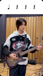 Jooyeon Instagram - Guitarist Rhythm Challenge🐰🎸 #XdinaryHeroes #엑스디너리히어로즈 #JunHan #WE_ARE_ALL_HEROES