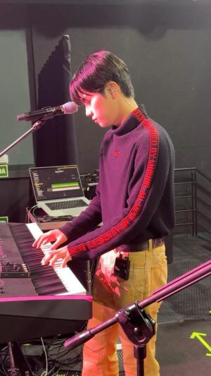Jooyeon Instagram - Xdinary Heroes 
<Break the Brake>
World Tour in Madrid

Sound Check🎧
Being ready to rock the show in Madrid🤘

#XdinaryHeroes #엑스디너리히어로즈
#BreaktheBrakeWorldTour
#WE_ARE_ALL_HEROES
