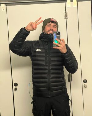 Jordan Rondelli Instagram - L’islande 🇮🇸🧊❄️
On est parti avec @legrandjd pour dormir sur un point précis que vous avez choisi 

La vidéo est dispo sur la chaîne, on fait la même chose dans le monde ?