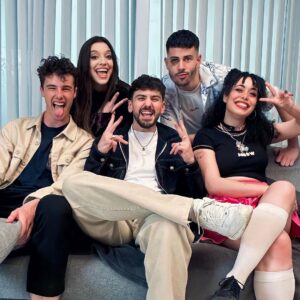 Jordan Rondelli Instagram - Entouré d’une belle équipe, avec un dégradé pétard 🔥 (il manque Gabriel🪄)

@theaanceau
@manobrr
@mathiasmongay
@manonkoltes
