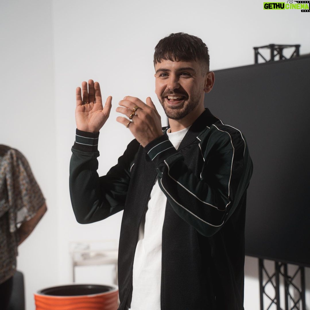 Jordan Rondelli Instagram - 10 ABONNÉS, 1 CUBE, 50 000€ ! 🔥 Dispo sur ma chaîne Youtube ! Merci à @lamiecaline pour la collab sur cette vidéo / expérience❤️ Probablement la plus grosse vidéo de ma chaîne pour fêter les 5 Millions ! #partenariatrémunéré 📸 : @jules.ctm