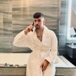 Jordan Rondelli Instagram - Yo mes futurs millionaires, démarre aujourd’hui et gagne demain #Devise 💪🏻 Je vais vous proposer une opportunité dans pas longtemps (c’est un système pyramidal en gros ça veut dire ça monte super haut les gains comme une pyramide !)