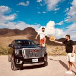 Jordan Rondelli Instagram - La passation du chapeau 🤠🇺🇸 @mathiouz38 📸 : @frenchbarber.store Grand Canyon West