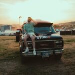 Jordan Rondelli Instagram - Y’a 1 an c’était juste une idée comme ça, et j’ai fini par le faire ! Transformer un van en studio musique 🚐🔥 Avec @taycofficiel comme premier invité pour poser à l’intérieur, et la vidéo est dispo sur la chaîne 👌🏻 📸 @jules.ctm qui sent bon