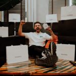 Jordan Rondelli Instagram - [CONCOURS] J’aime écouter et faire de la musique dans des lieux très très bruyants parce que de toute façon j’ai une réduction de bruit de fou malade avec les #HUAWEIFreeBudsPro2 (conçus en collab avec Devialet d’ailleurs 🔥) Ils sont dotés d’un double haut-parleur True Sound, autant vous dire que la qualité de son est tooop 👌🏻. Et ça tombe vraiment bien, vous allez pouvoir gagner pour 1000€ de produits Huawei sous ce post ! Pour participer : - Tag 2 amis trop bruyants en commentaire - Like ce post - Follow @huaweimobilefr et @joyca Fin du concours le 15 août Annonce des gagnants le 23 Août 📸 @jules.ctm mon bebou que j’oublie de tag des fois