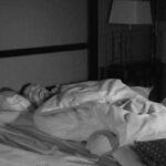Jordan Rondelli Instagram - RDV CE DIMANCHE À 13H 😴🛌 On m’a préparé une nuit que je vais certainement jamais oublier… 🤫 (Ce tournage à nécessité une nuit blanche la veille, et évidemment, j’ai pris soin de ne rien vous montrer dans ce teaser 👀) 🎙 : L’excellent @donaldreignoux
