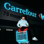 Jordan Rondelli Instagram - CONCOURS 🛒 Comme depuis 1 an, je vais faire mes courses chez @carrefourfrance, sauf que comme d’habitude j’arrive après la fermeture donc j’ai pas pu faire mes courses. Mais cette fois, j’ai fait un shooting à la place. Le positif, c’est que 1 an ou je suis arrivé en retard ça m’a fait des économies de fou. Carrefour l’a vu et a décidé d’organiser un gros concours pour faire gagner à L’UN D’ENTRE VOUS les 1 an de courses que j’ai pas fait, soit un bon d’achat de 1000€ (entre temps j’ai mangé de l’air) Pour participer : Follow @carrefourfrance et @joyca Like ce post Commente en taggant 2 personnes qui t’emmènent que dans les rayons chips 📸 @jules.ctm