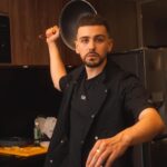 Jordan Rondelli Instagram - On a créé 2 plats légendaires avec @theobabac 🍳 Je vous laisse découvrir ça dans la dernière vidéo, en plus c’est la 100eme montée par @mrhibz 🎉 📸 @jules.ctm