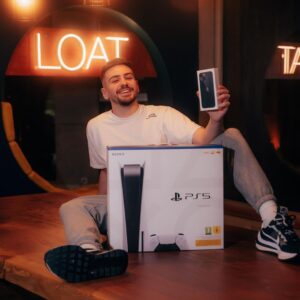 Jordan Rondelli Instagram - GROS CONCOURS pour fêter l’inauguration de l’espace détente (la vidéo est dispo sur ma chaîne)🔥

Avec @cdiscountmaison on vous fait gagner une ps5 et un iphone 13 !

Pour participer :
- Follow @cdiscountmaison et @joyca
- Like ce post
- Tag 2 amis 

TAS : Semaine prochaine

📸 : @Jules.ctm