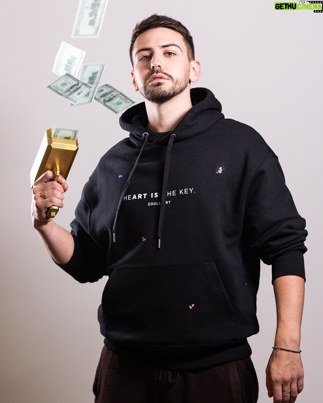 Jordan Rondelli Instagram - Slide pour augmenter la somme 💵🤑 #InfluencerLife #dubai