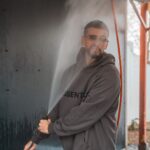 Jordan Rondelli Instagram - Car Wash de ma voiture et de moi dans la dernière slide 🧼🚗 📸 @jules.ctm
