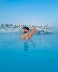 Jordan Rondelli Instagram - L’islande 🇮🇸🧊❄️ On est parti avec @legrandjd pour dormir sur un point précis que vous avez choisi La vidéo est dispo sur la chaîne, on fait la même chose dans le monde ?