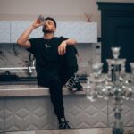 Jordan Rondelli Instagram - L’eau 💦🚰 J’étais pas dans ce airbnb juste pour un shooting, y’a un truc très cool qui devrait suivre 👀 📸 : @jules.ctm