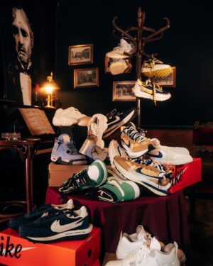 Jordan Rondelli Instagram - Partenariat rémunéré 
JEU CONCOURS 🔥 5000€ DE SNEAKERS À GAGNER, 5 GAGNANTS - 1000€ par personne 🔥

@wethenew nous offre la possibilité de vous faire gagner 5000€ de sneakers, pour participer :

- Suis @wethenew ainsi que @Joyca et @mastuu_ 
- Like ce post 
- Taggue 2 amis à toi 

Tu peux doubler tes chances de gagner en participant au concours organisé par @wethenew sur leur page 😌

Tirage au sort dans une semaine donc c’est maintenant ou jamais pour participer, bonne chance à tous 🍀

📸 : @jules.ctm ❤️

Merci au @legatsby_bar pour ce cadre incroyable et leur accueil 🙏