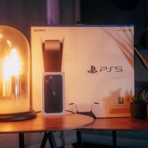 Jordan Rondelli Instagram - GROS CONCOURS pour fêter l’inauguration de l’espace détente (la vidéo est dispo sur ma chaîne)🔥

Avec @cdiscountmaison on vous fait gagner une ps5 et un iphone 13 !

Pour participer :
- Follow @cdiscountmaison et @joyca
- Like ce post
- Tag 2 amis 

TAS : Semaine prochaine

📸 : @Jules.ctm