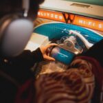 Jordan Rondelli Instagram - POV : tu es un étudiant américain des années 90 qui mange dans un diner des années 70 mais tu as un compte Prime Student. Du coup tu peux (même dans les années 90 et c’est ça qui est fort je sais pas comment ils font) : - Ecouter plus de 2M de musiques sans pub sur Amazon Music Prime en dégustant ton meilleur milkshake - Regarder ta série ou ton film sur Prime Video, posé sur le jukebox - Sub gratuitement à ton streamer préféré sur Twitch avec Prime Gaming Et tout ça pour 24€ par an au lieu de 49€ si tu es étudiant ! @primestudent @primevideofr #PrimeStudent #Sponsorisé #PrimeVideo 📸 : Toujours l’excellent @jules.ctm Merci à @jo_lmb du Kilo Shop d’angers pour les sappes ❤️
