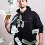 Jordan Rondelli Instagram - Slide pour augmenter la somme 💵🤑 #InfluencerLife #dubai