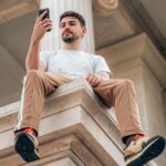 Jordan Rondelli Instagram - 🍀 Concours 🍀 J’ai reproduis 2 photos que vous m’avez proposé en story, dont la deuxième avec le google Pixel 6A @madebygoogle et on vous en fait gagner un ! Y’a aussi 1 paire de Buds pro à gagner 👌🏻 Pleins de possibilités dispos pour le mode photo, toutes les apps Google, 72h d’autonomie, un bon tel abordable pour la rentrée ! Pour participer : - Liker le post - Follow @madebygoogle - Follow @joyca - Mentionner 2 personnes, une qui aurait pu faire la première photo, et une qui aurait pu faire la deuxième Concours ouvert en France uniquement Refs photo : Photo 1 : @Kindness_adventure (Photographe sur Angers) Photo 2 : @Yassencore (Agriculteur en Seine et marne)