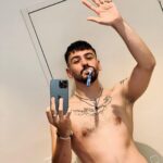 Jordan Rondelli Instagram - Rien posté depuis plus d’un mois, ça va ? Mes gros tétons poilus la