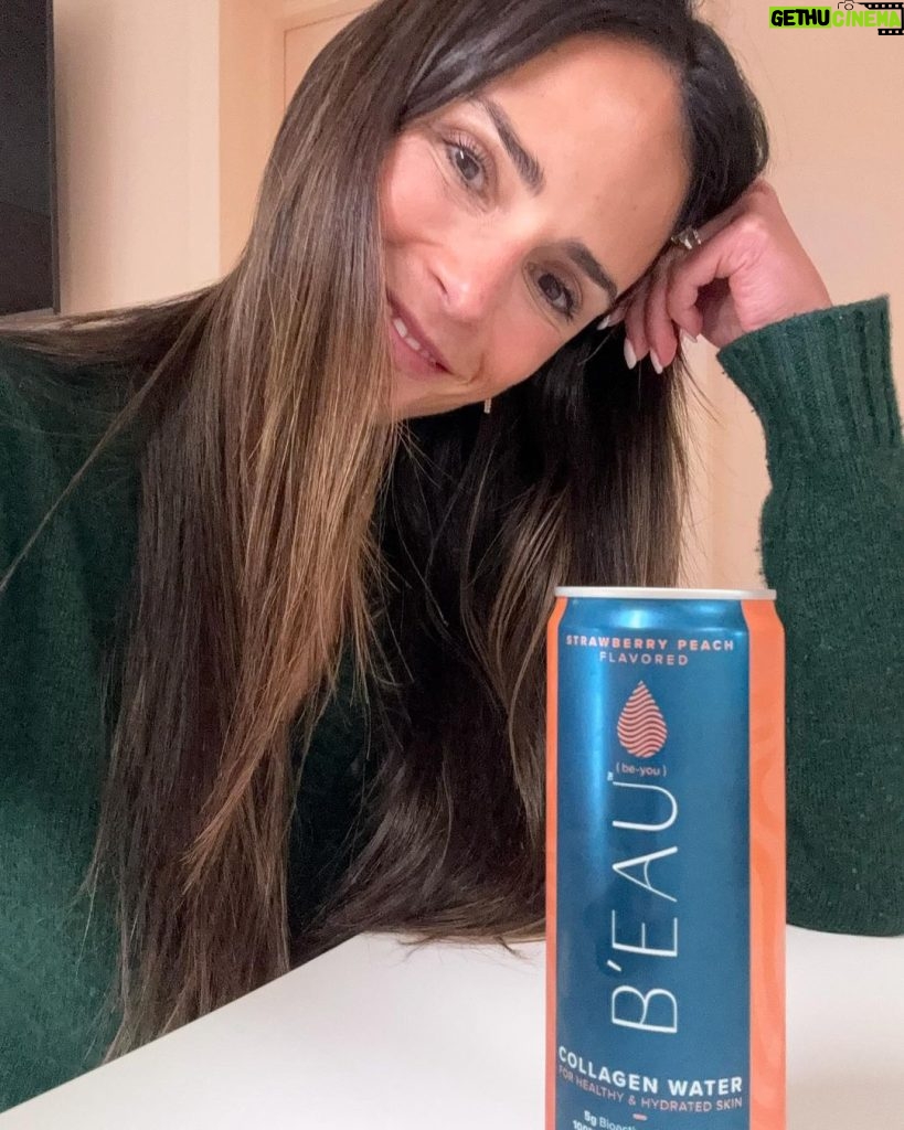 Jordana Brewster Instagram - With the dry air during the fall, I love B’EAU Collagen Water because it helps support healthy and hydrated skin! #drinkbeau #beaupartner