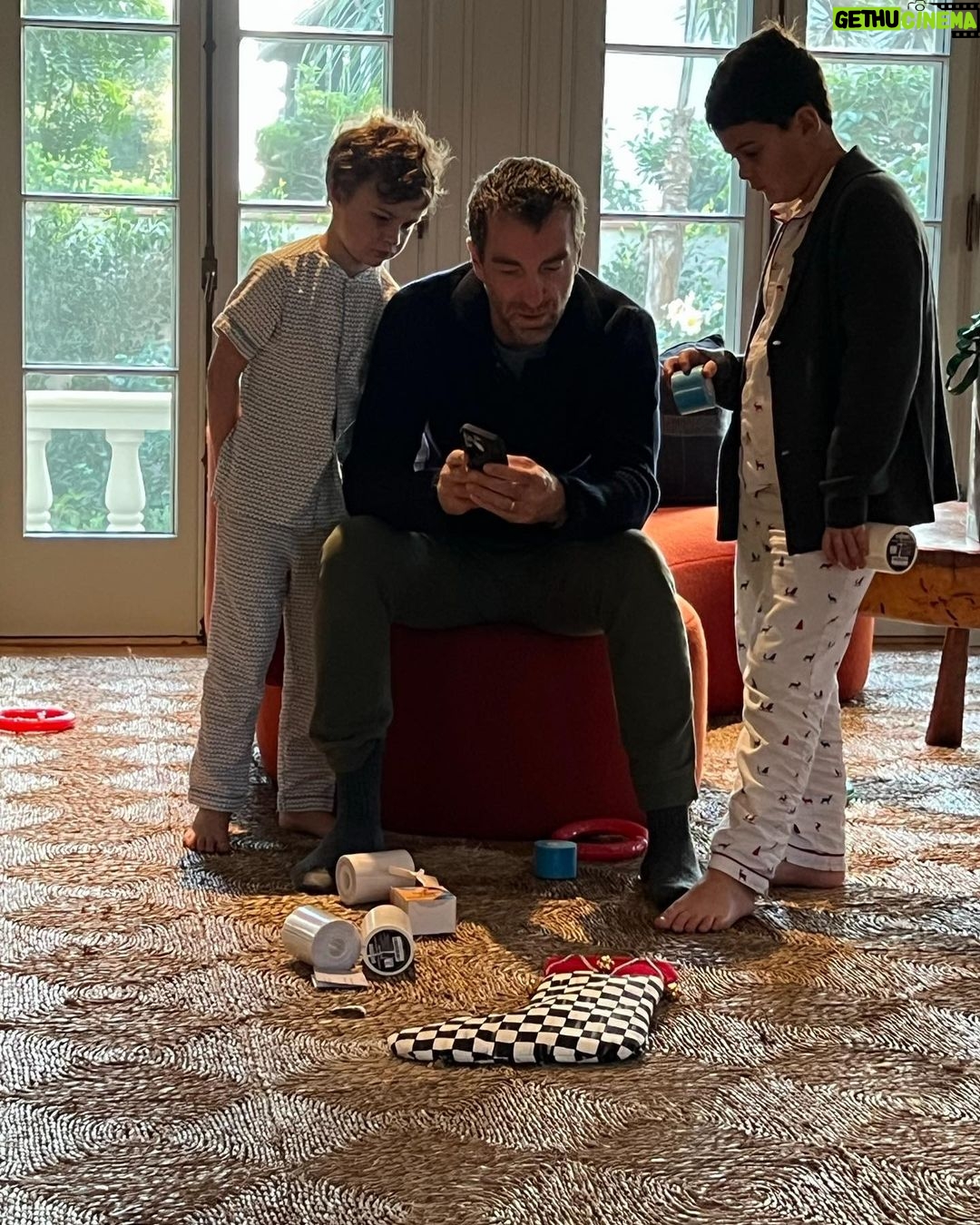 Jordana Brewster Instagram - DAD to 4 beautiful kids, stepdad to 2 boys and father to 2 πβπ¦Ίπβπ¦Ί You have your hands full but you handle it with patience grace humor and love Iβm so lucky to be on this parenting journey with you #happyfathersday @gmmorfit