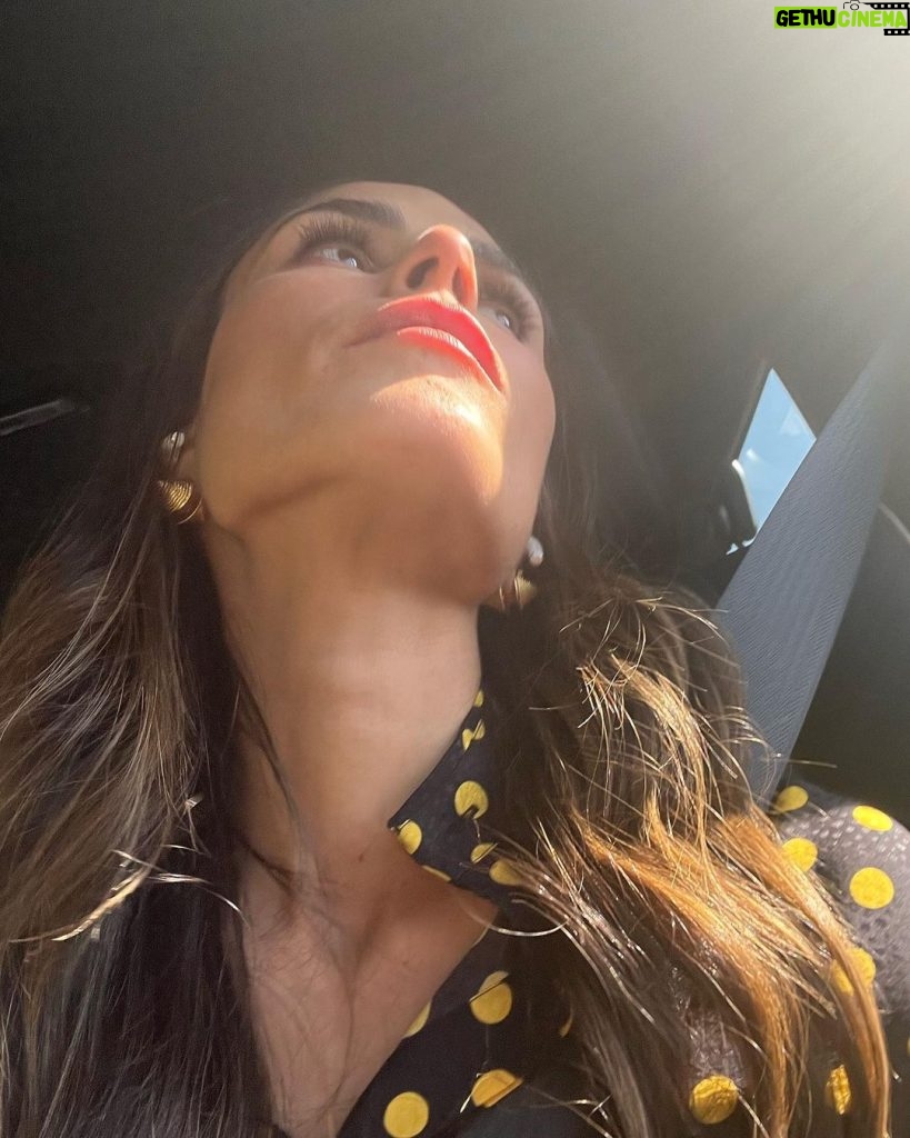 Jordana Brewster Instagram - Catching the light