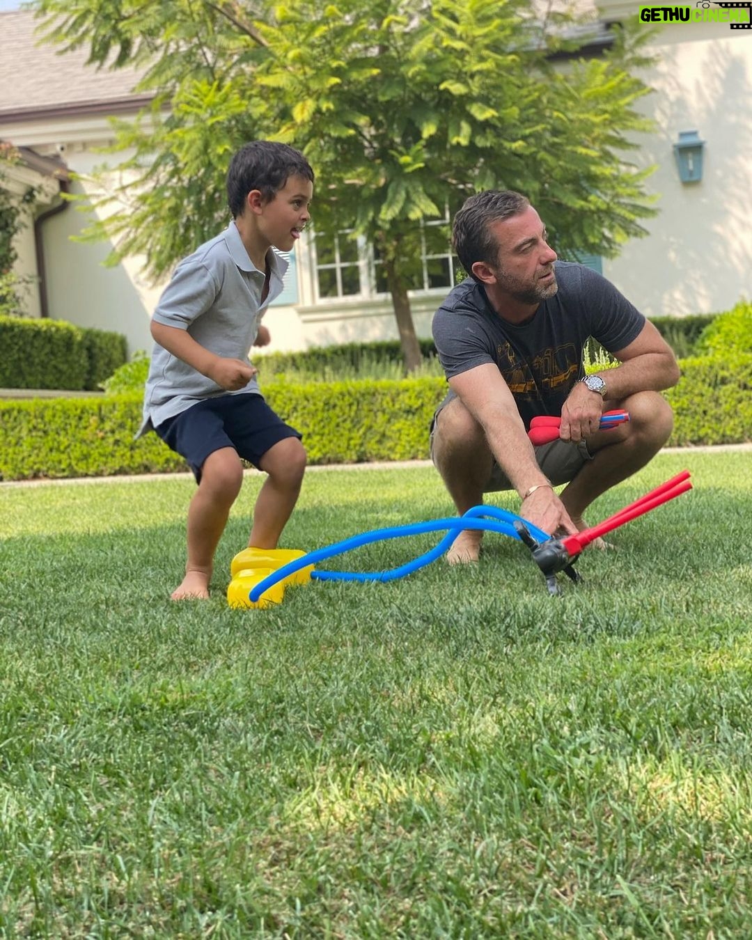 Jordana Brewster Instagram - DAD to 4 beautiful kids, stepdad to 2 boys and father to 2 πβπ¦Ίπβπ¦Ί You have your hands full but you handle it with patience grace humor and love Iβm so lucky to be on this parenting journey with you #happyfathersday @gmmorfit