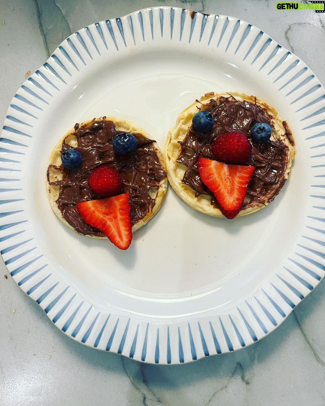 Jordana Brewster Instagram - Bits n bobs