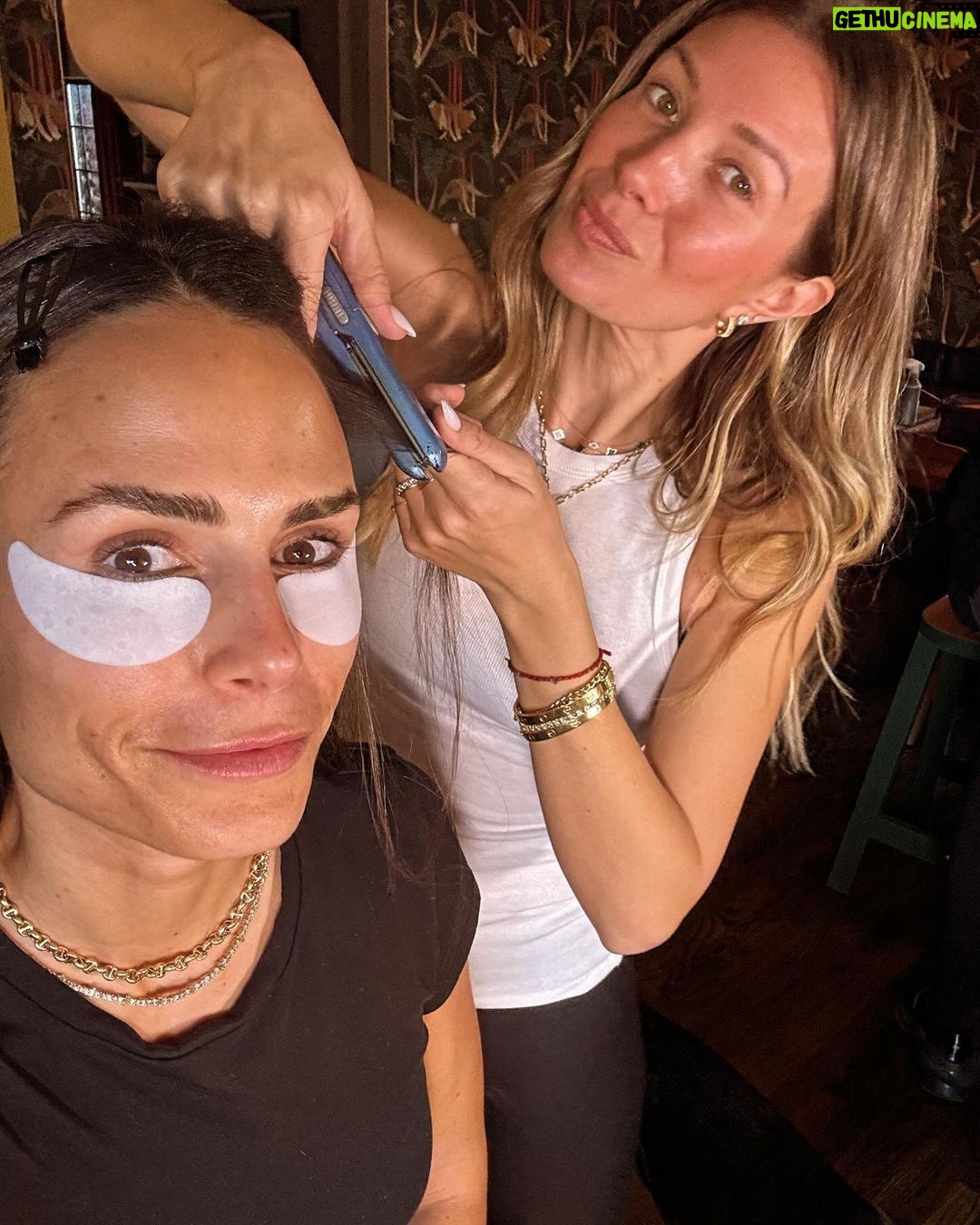 Jordana Brewster Instagram - #bts getting ready