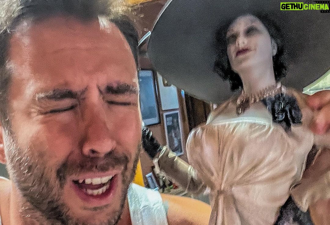 Jordi Wild - 293.9K Likes - Cuando te das cuenta de que tu novia no es real y vives en una fantasía.
#otaku
