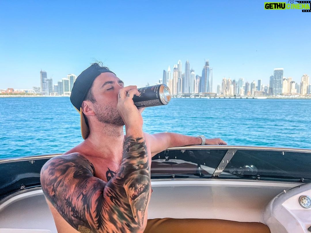 Jordi Wild Instagram - Esta semana no hay podcast. Motivo: tocarme los h**evos fuertemente. La semana que viene volvemos con todo 🌅 Dubai UAE