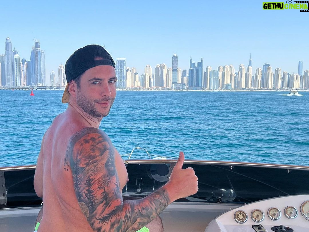 Jordi Wild Instagram - Esta semana no hay podcast. Motivo: tocarme los h**evos fuertemente. La semana que viene volvemos con todo 🌅 Dubai UAE